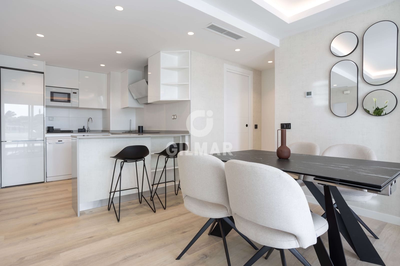 2 sypialnia Penthouse na sprzedaż w Nueva Andalucia z basenem garażem - 890 000 € (Ref: 9747401)