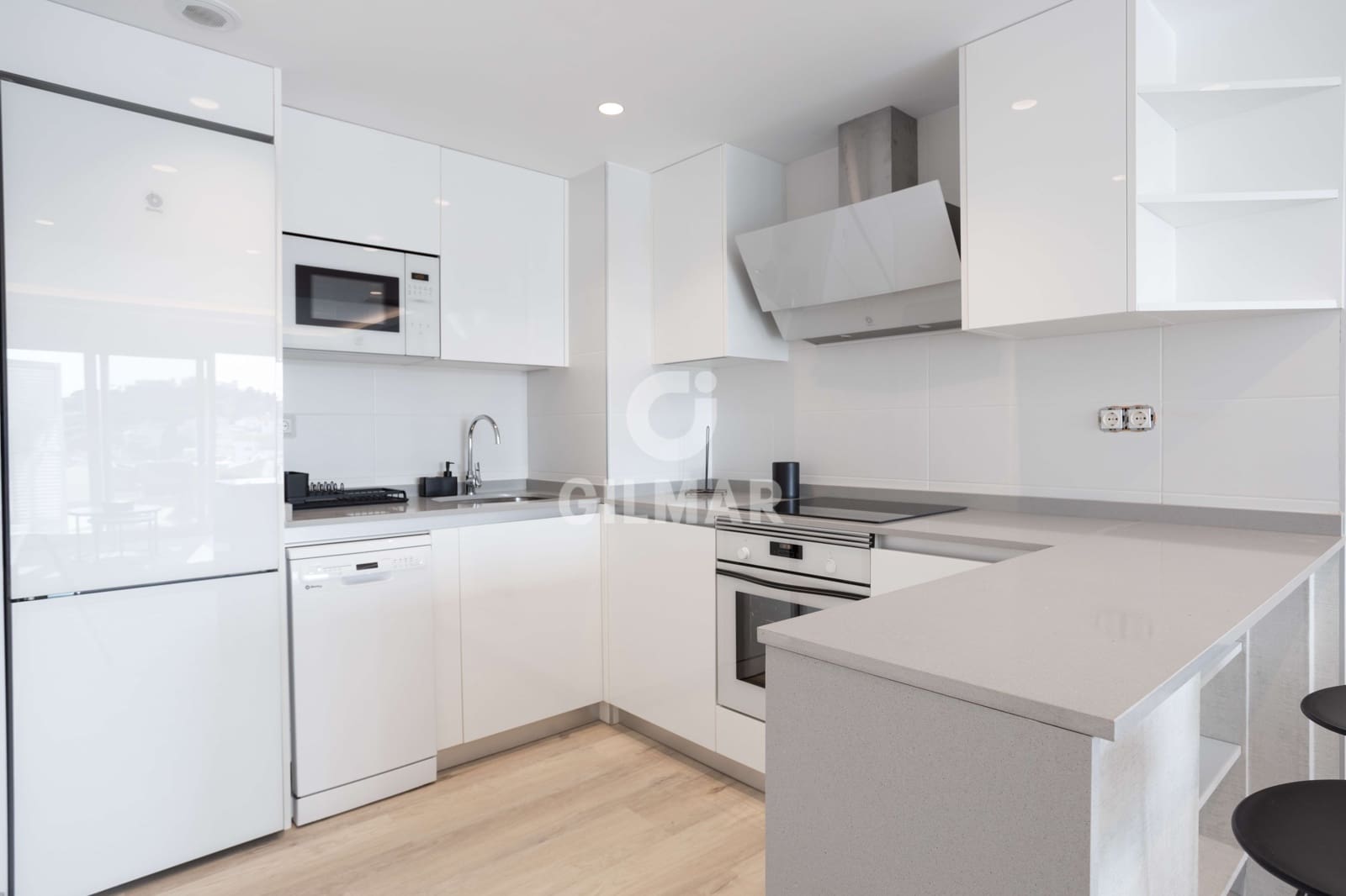 2 sypialnia Penthouse na sprzedaż w Nueva Andalucia z basenem garażem - 890 000 € (Ref: 9747401)