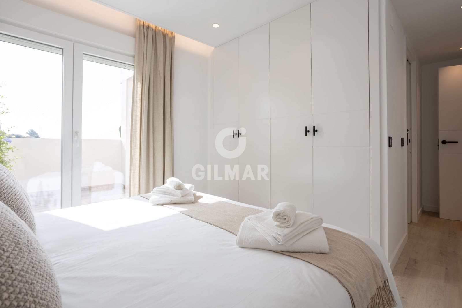 2 sypialnia Penthouse na sprzedaż w Nueva Andalucia z basenem garażem - 890 000 € (Ref: 9747401)