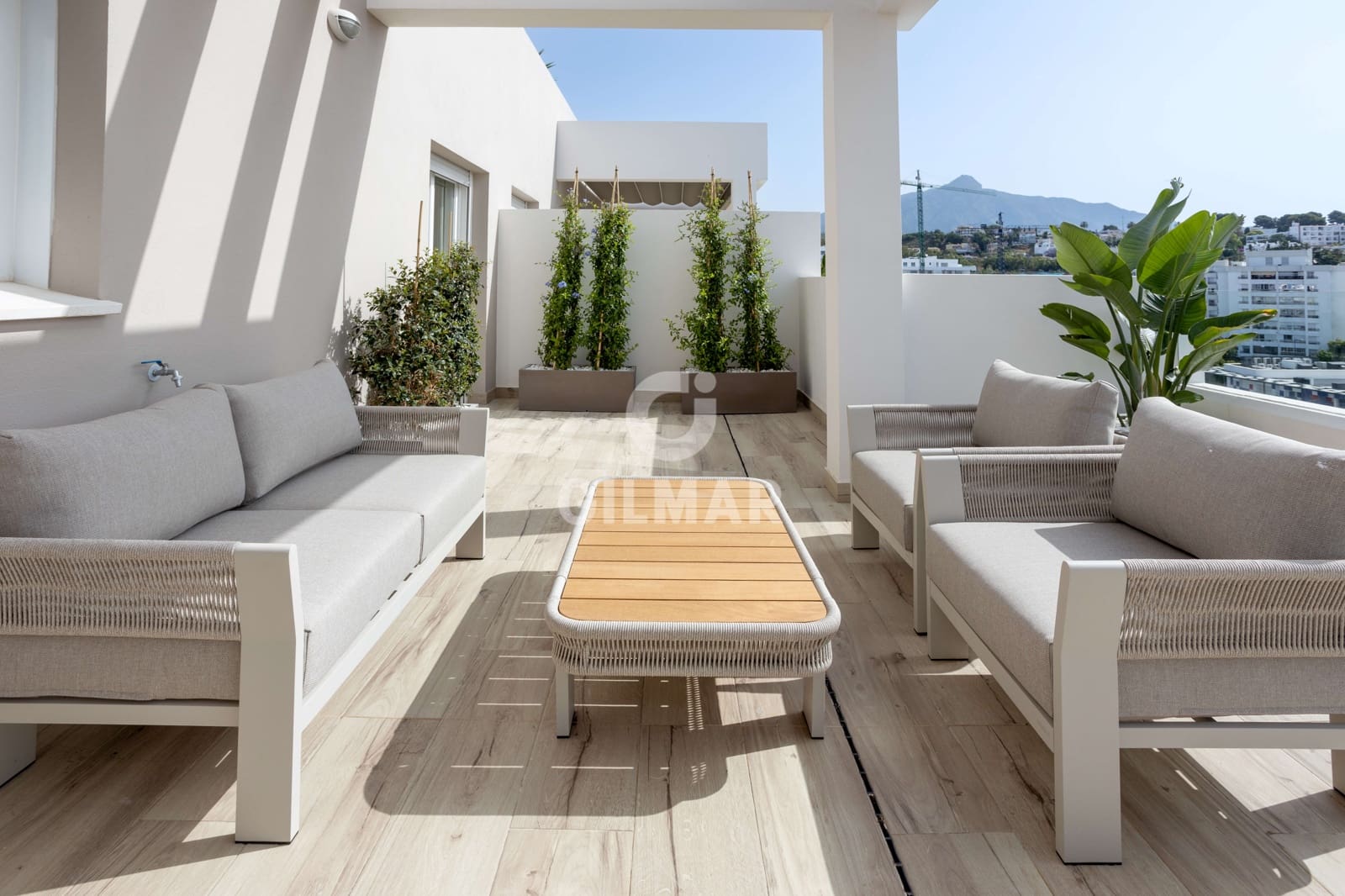 2 sypialnia Penthouse na sprzedaż w Nueva Andalucia z basenem garażem - 890 000 € (Ref: 9747401)