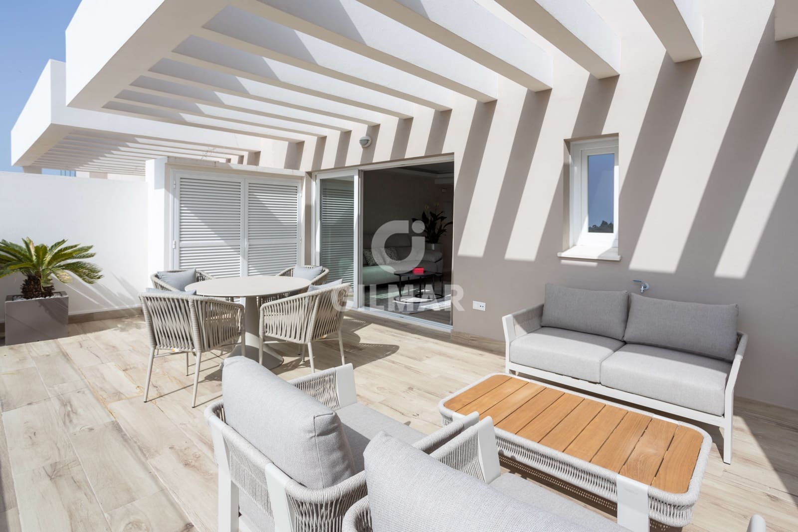 2 sypialnia Penthouse na sprzedaż w Nueva Andalucia z basenem garażem - 890 000 € (Ref: 9747401)