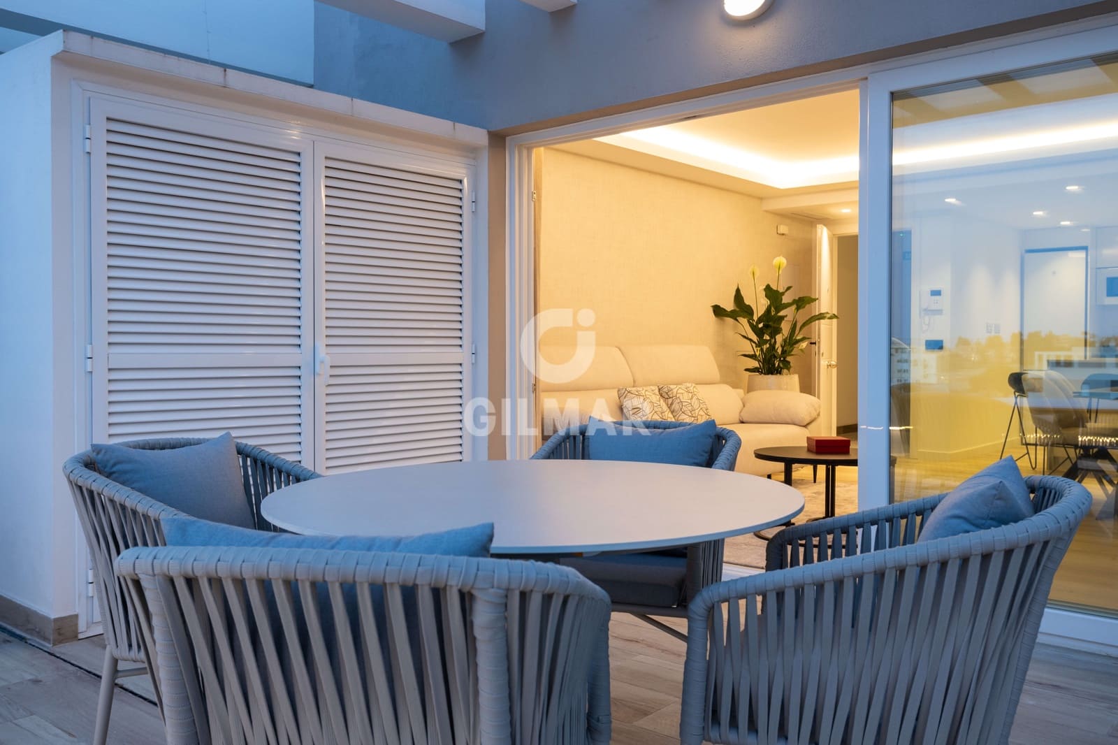 2 sypialnia Penthouse na sprzedaż w Nueva Andalucia z basenem garażem - 890 000 € (Ref: 9747401)