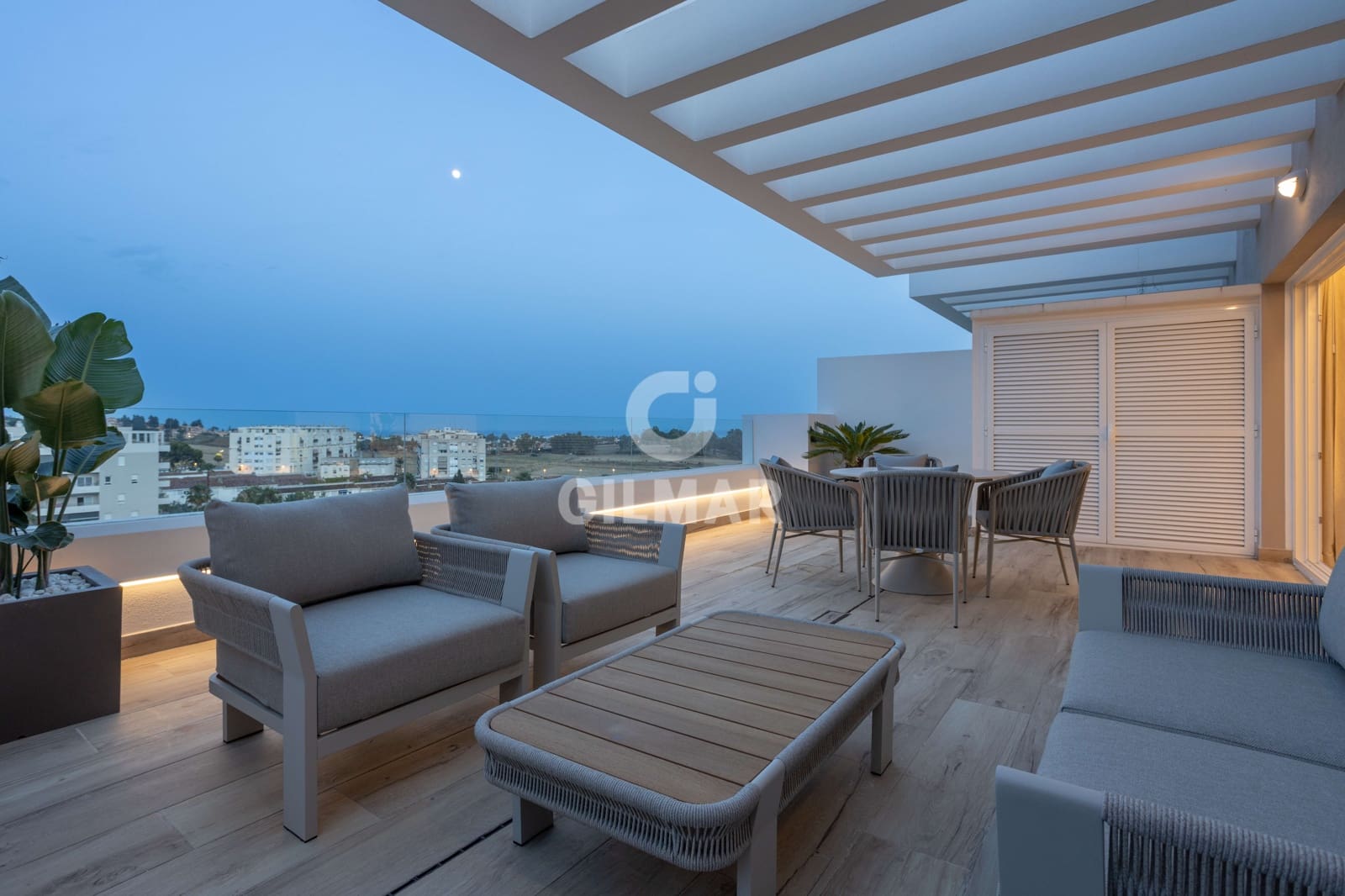 2 sypialnia Penthouse na sprzedaż w Nueva Andalucia z basenem garażem - 890 000 € (Ref: 9747401)