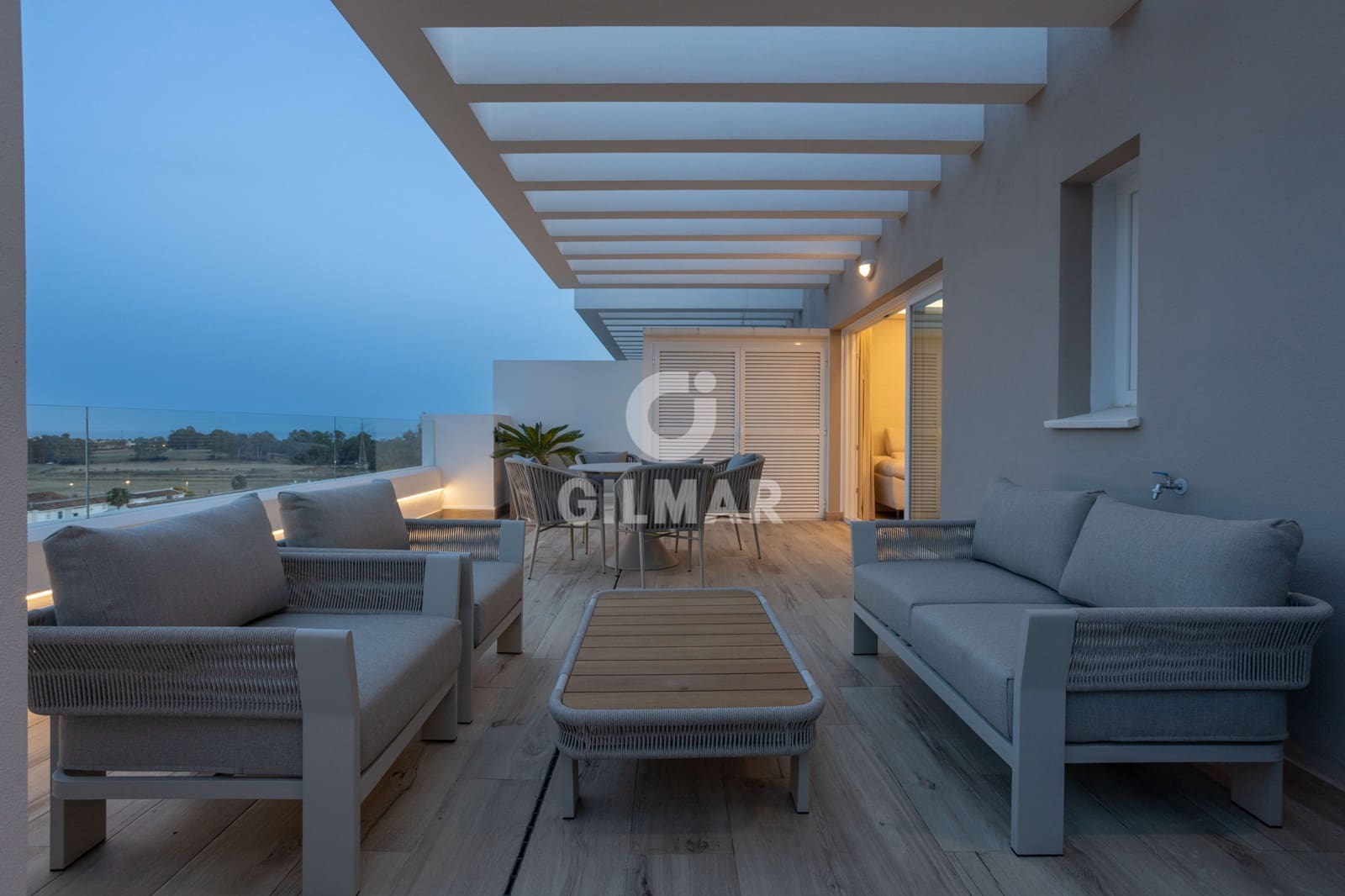 2 sypialnia Penthouse na sprzedaż w Nueva Andalucia z basenem garażem - 890 000 € (Ref: 9747401)