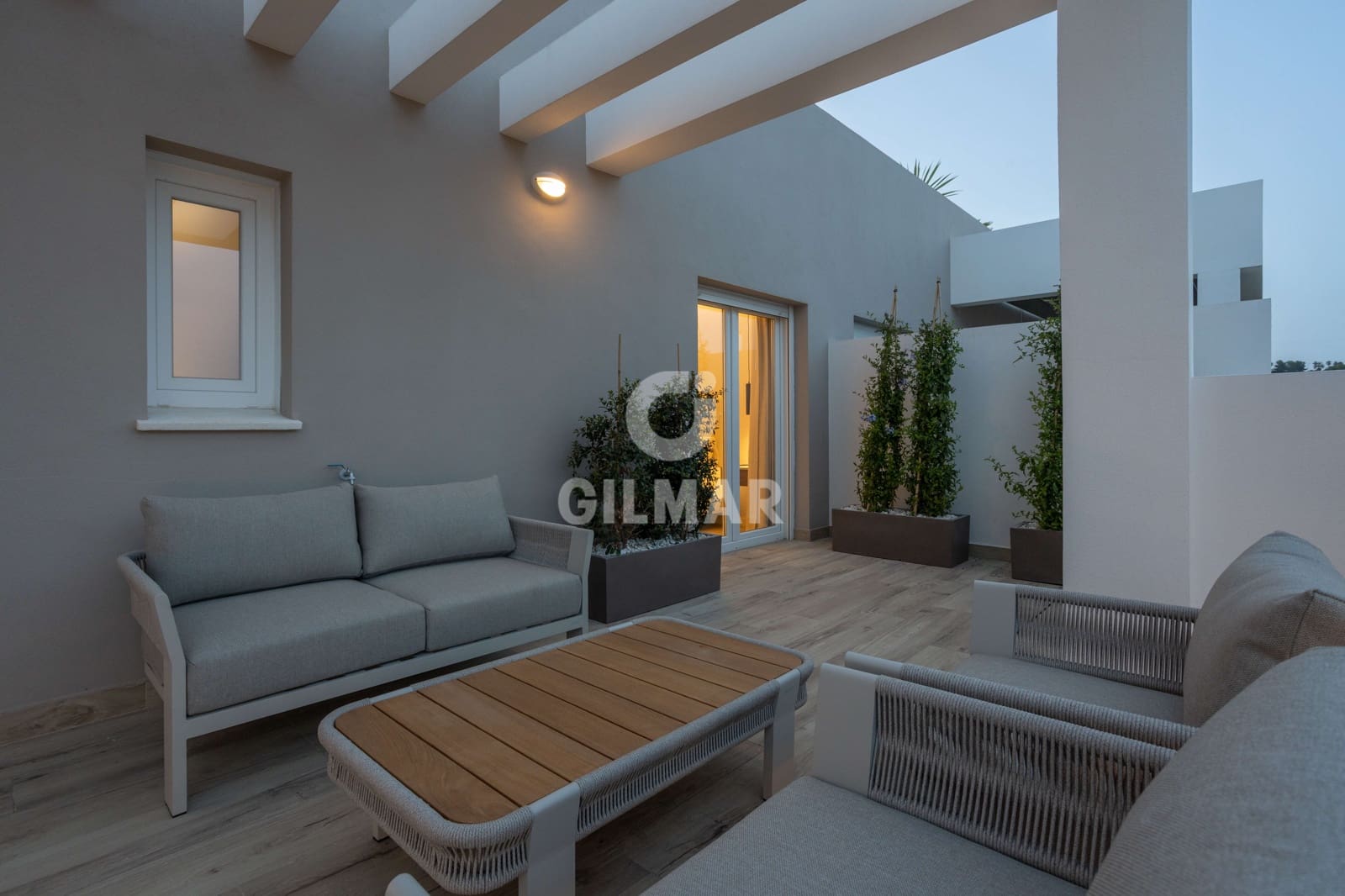 2 sypialnia Penthouse na sprzedaż w Nueva Andalucia z basenem garażem - 890 000 € (Ref: 9747401)