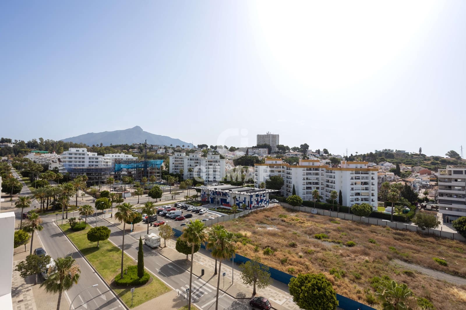 2 sypialnia Penthouse na sprzedaż w Nueva Andalucia z basenem garażem - 890 000 € (Ref: 9747401)