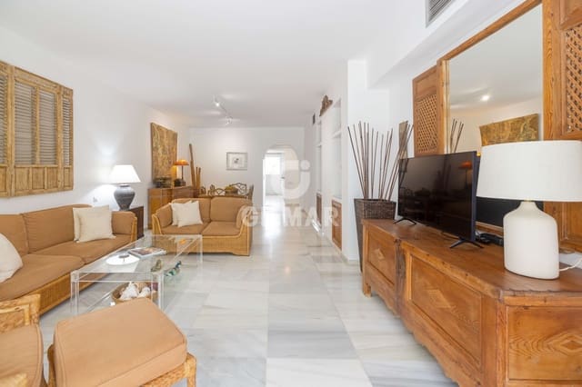 3 sypialnia Mieszkanie na sprzedaż w Puerto Banus, Marbella z basenem garażem - 1 385 000 € (Ref: 9747402)