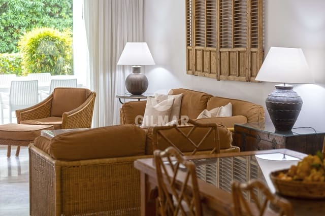 3 sypialnia Mieszkanie na sprzedaż w Puerto Banus, Marbella z basenem garażem - 1 385 000 € (Ref: 9747402)