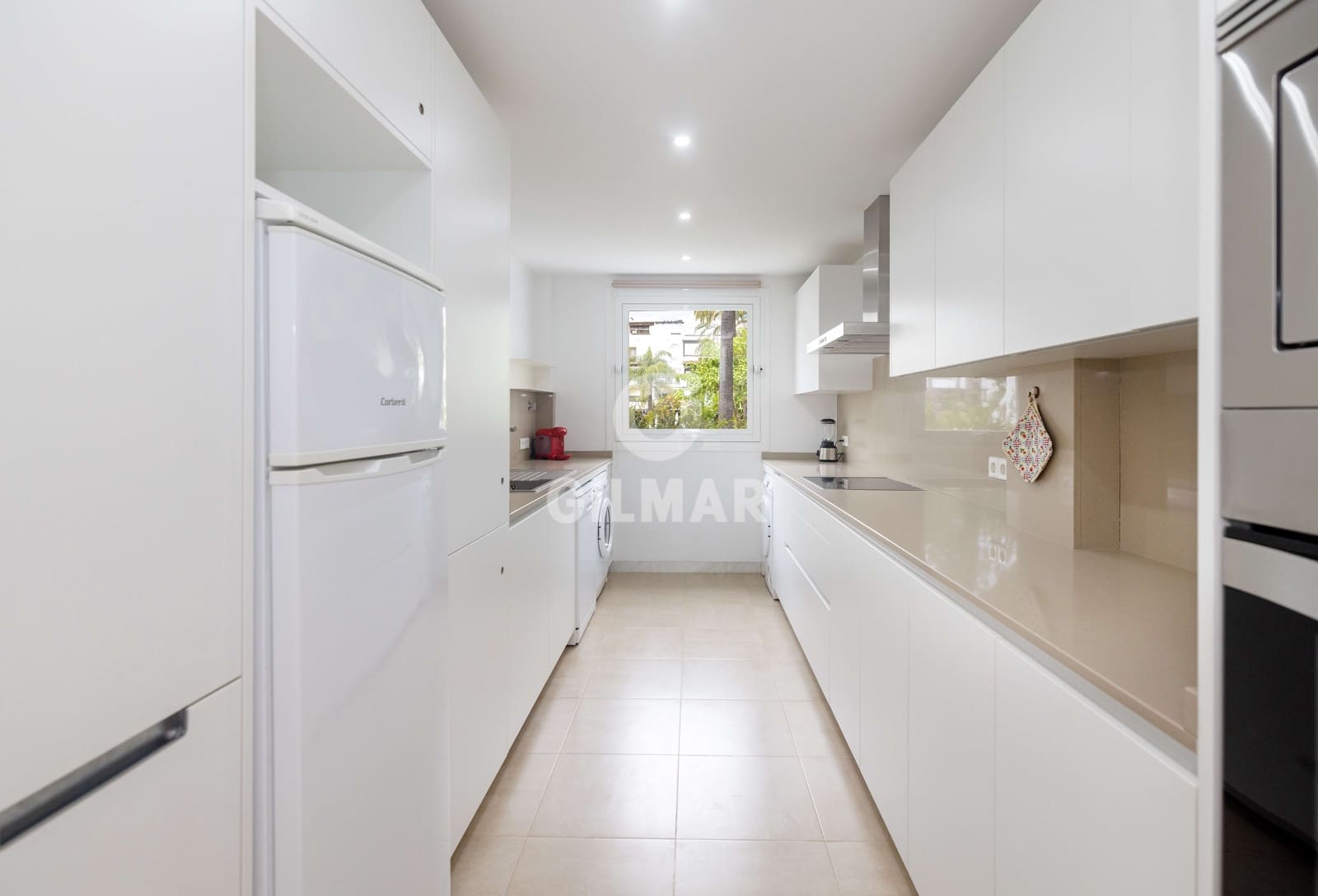 3 Zimmer Wohnung zu verkaufen in Puerto Banus mit Pool Garage - 1.385.000 € (Ref: 9747402)