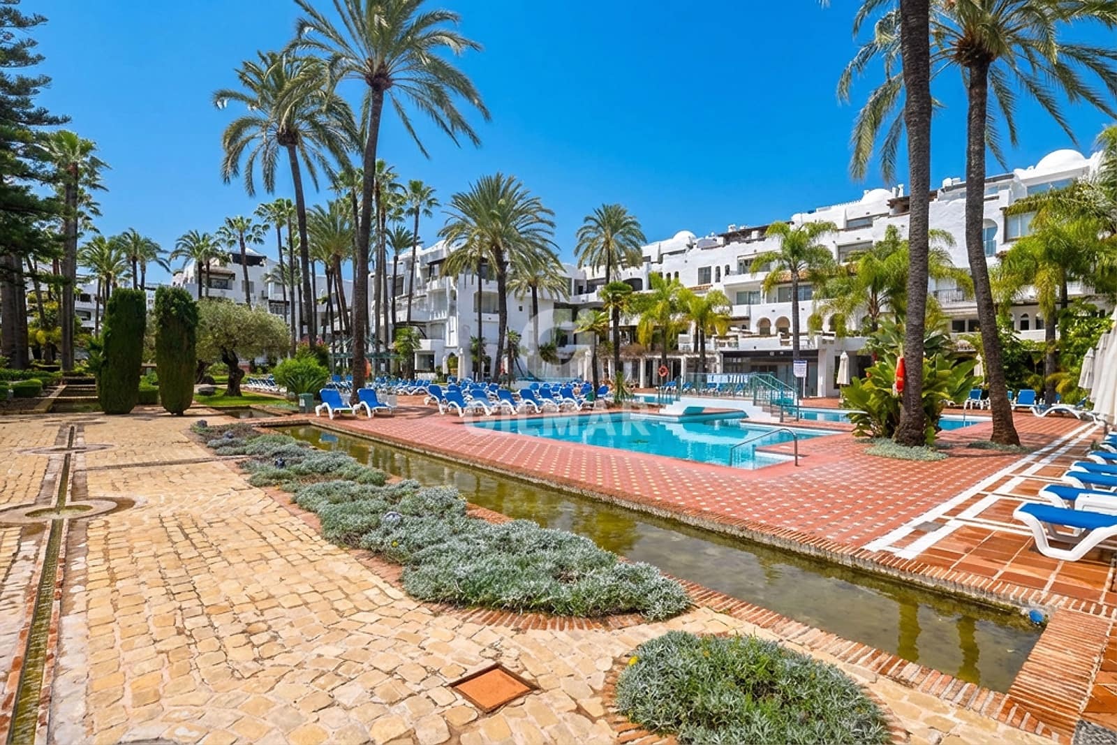 3 Zimmer Wohnung zu verkaufen in Puerto Banus mit Pool Garage - 1.385.000 € (Ref: 9747402)