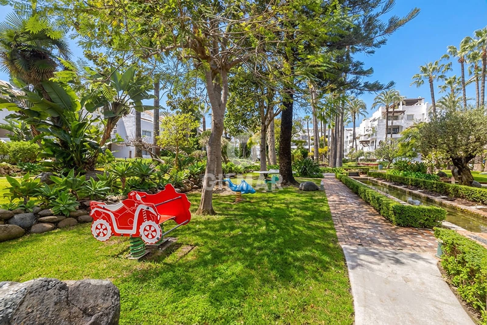 3 Zimmer Wohnung zu verkaufen in Puerto Banus mit Pool Garage - 1.385.000 € (Ref: 9747402)