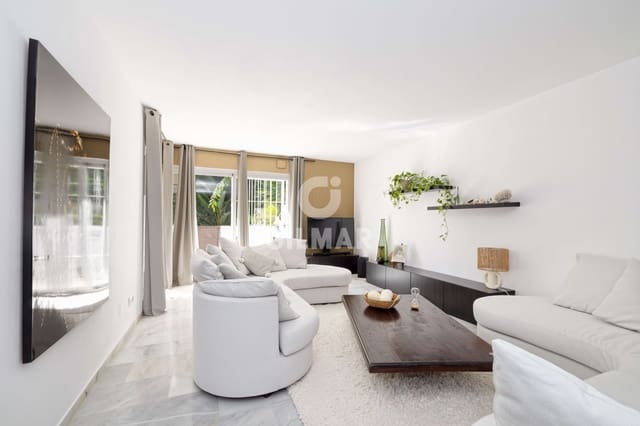 3 chambre Appartement à vendre à Nueva Andalucía Centro, Marbella avec piscine - 770 000 € (Ref: 9747403)