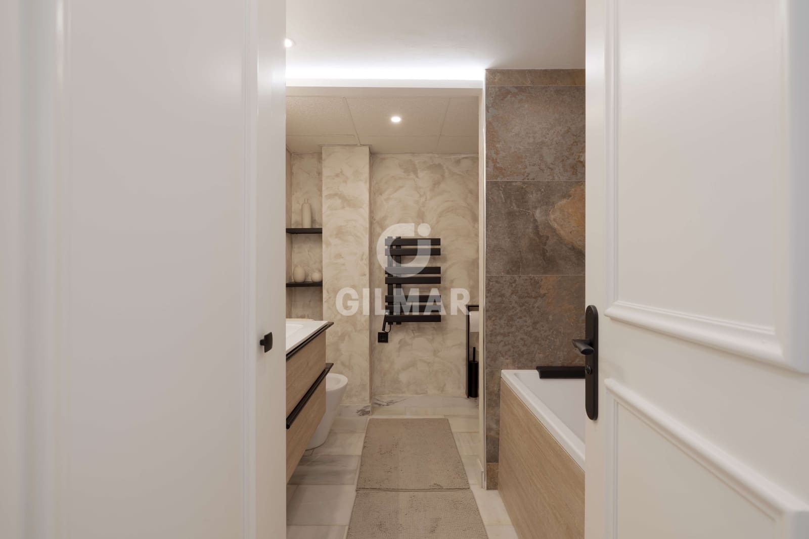 3 Zimmer Wohnung zu verkaufen in Nueva Andalucia mit Pool - 770.000 € (Ref: 9747403)