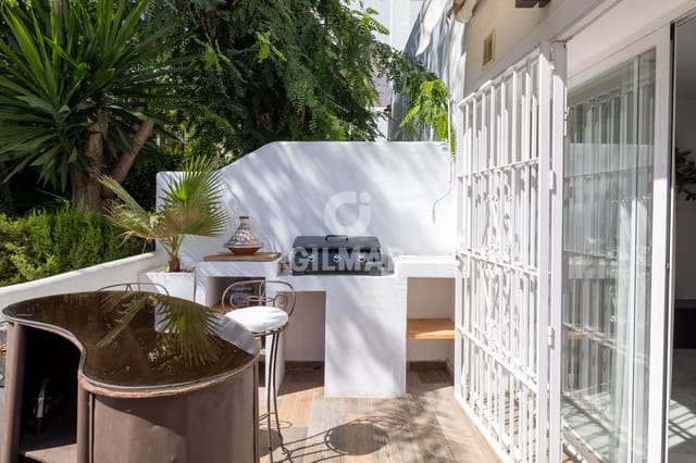 3 chambre Appartement à vendre à Nueva Andalucía Centro, Marbella avec piscine - 770 000 € (Ref: 9747403)