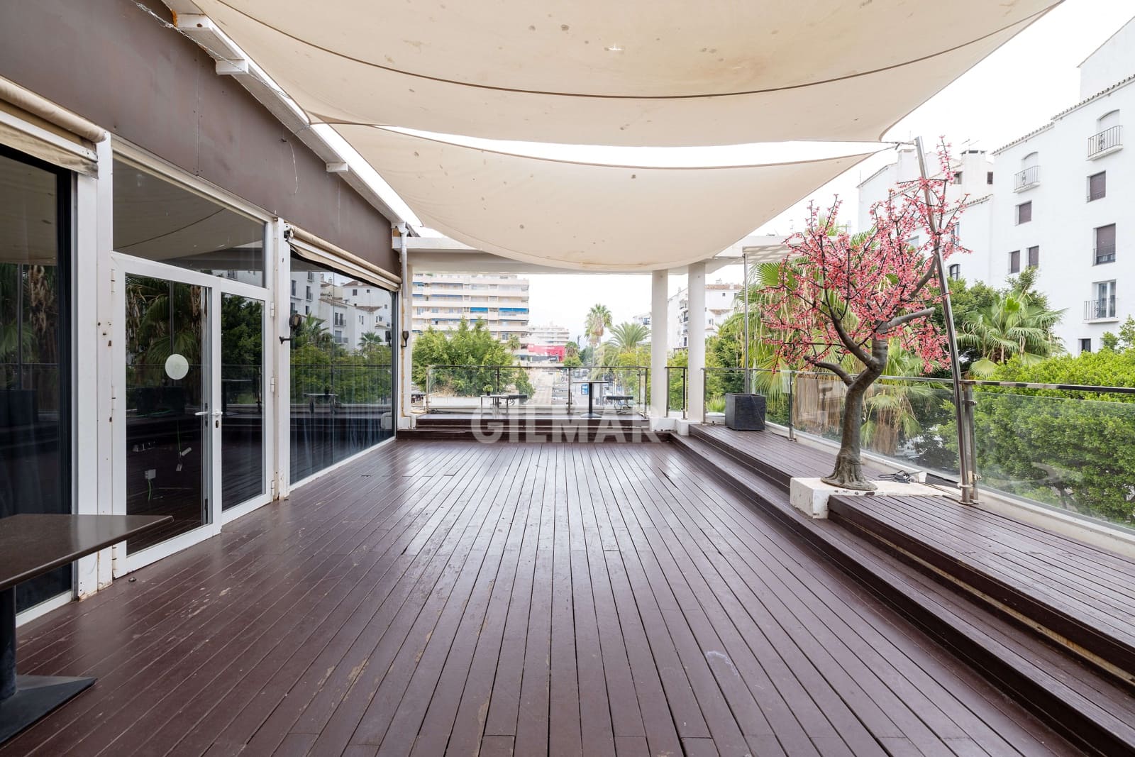 Erhverv til salg i Puerto Banus - € 4.800.000 (Ref: 9747404)