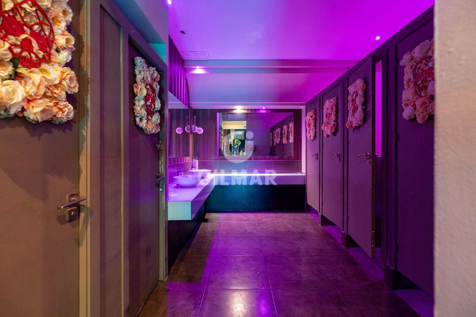 Erhverv til salg i Puerto Banus - € 4.800.000 (Ref: 9747404)