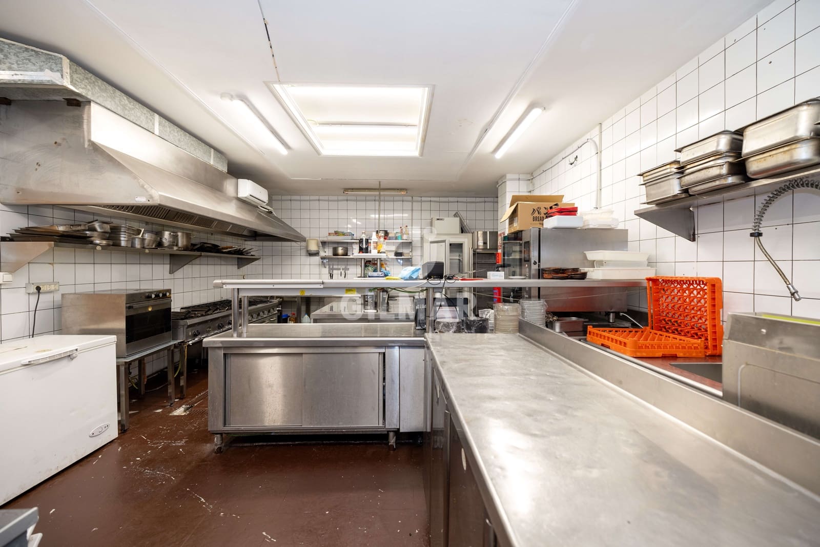 Erhverv til salg i Puerto Banus - € 4.800.000 (Ref: 9747404)