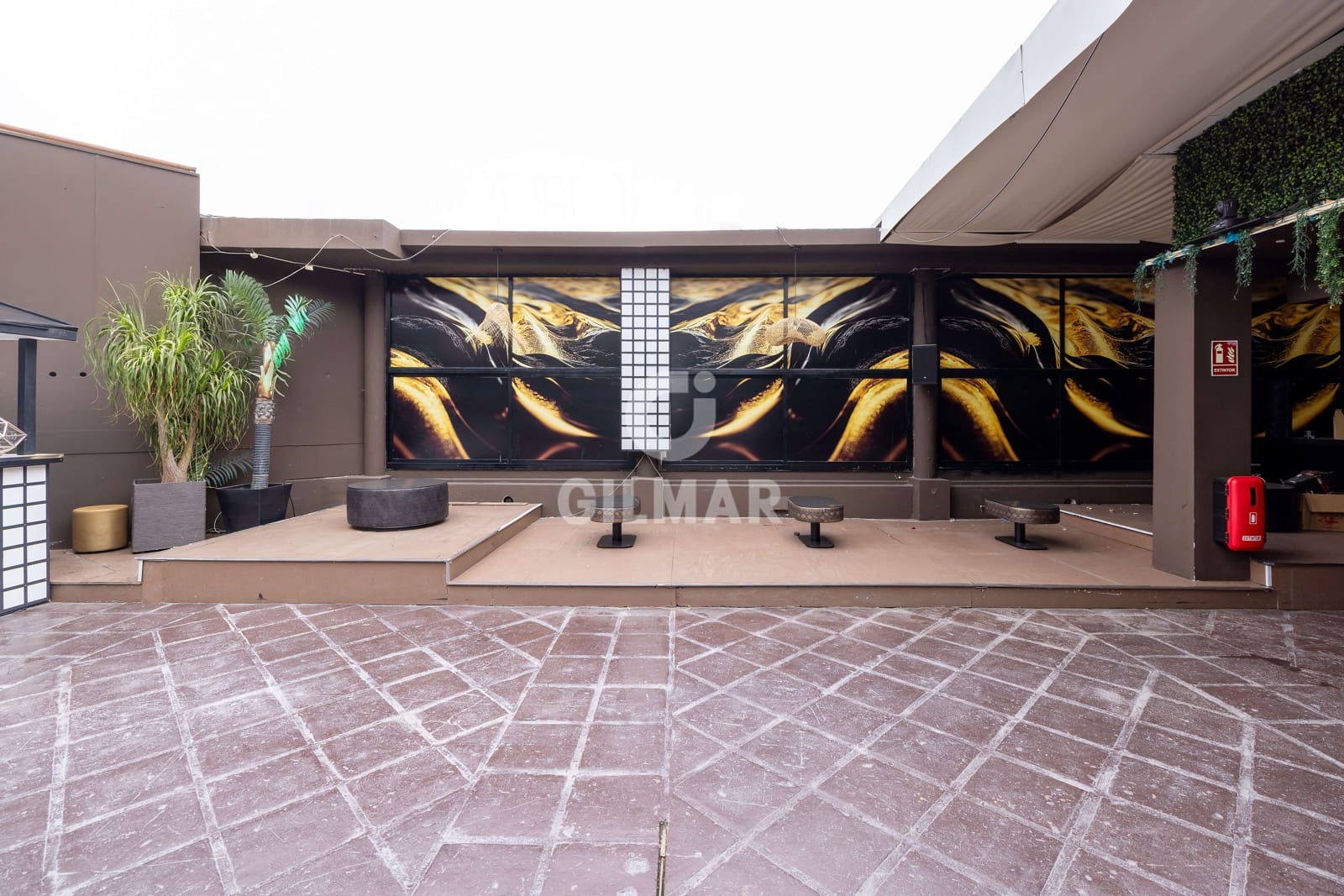 Erhverv til salg i Puerto Banus - € 4.800.000 (Ref: 9747404)