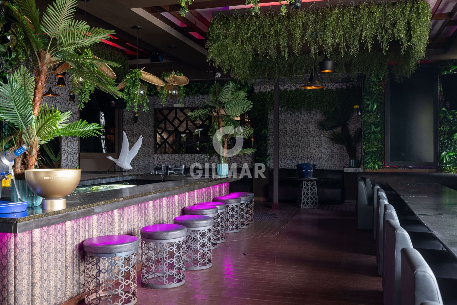 Erhverv til salg i Puerto Banus - € 4.800.000 (Ref: 9747404)