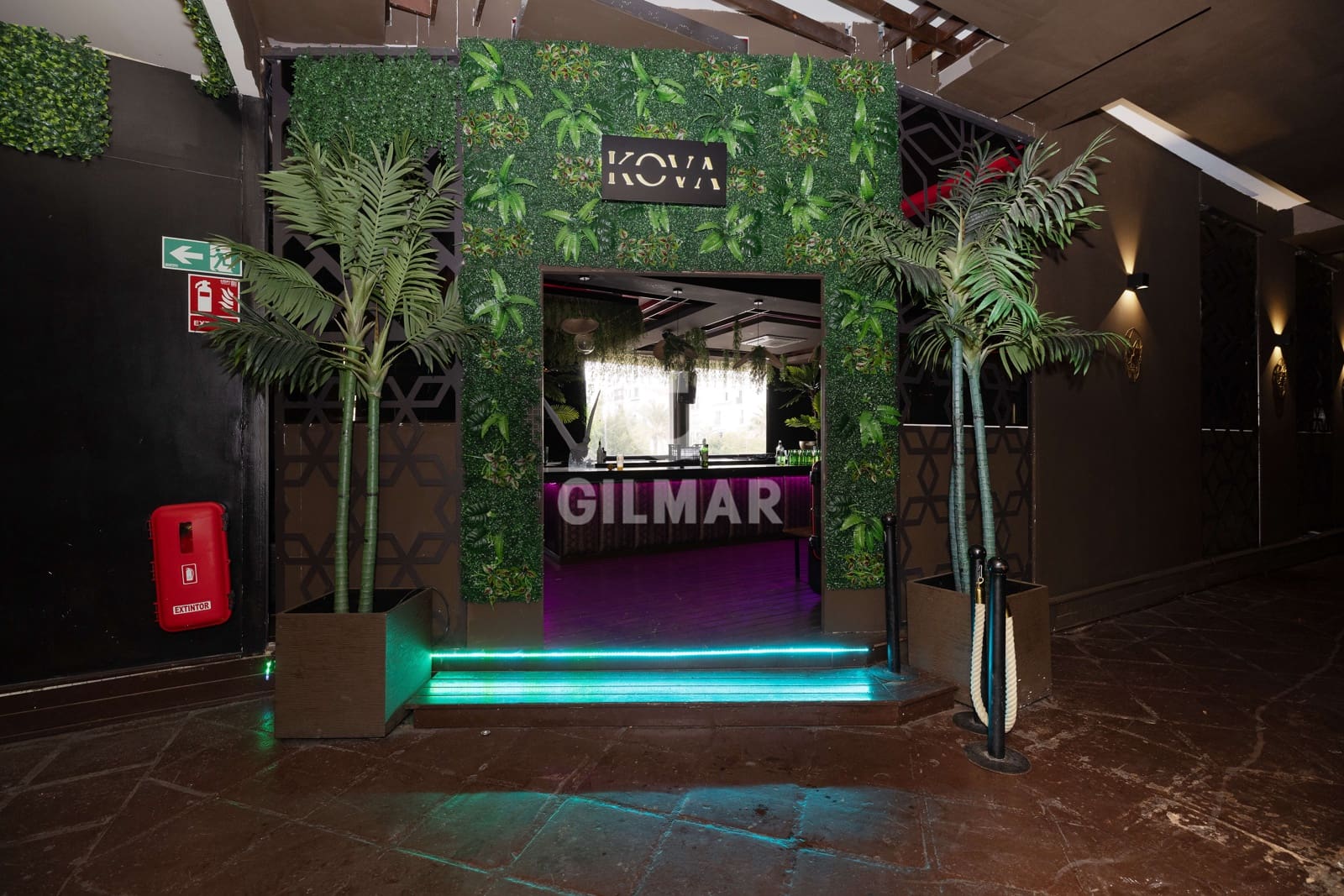 Erhverv til salg i Puerto Banus - € 4.800.000 (Ref: 9747404)