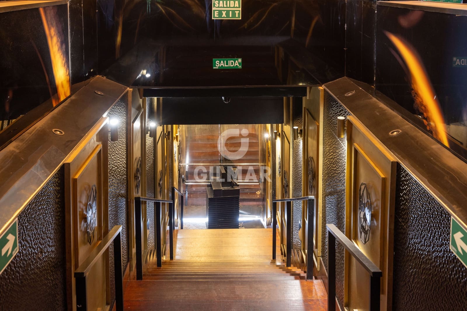 Erhverv til salg i Puerto Banus - € 4.800.000 (Ref: 9747404)