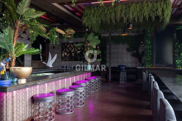 Erhverv til salg i Puerto Banus, Marbella - € 4.800.000 (Ref: 9747404)