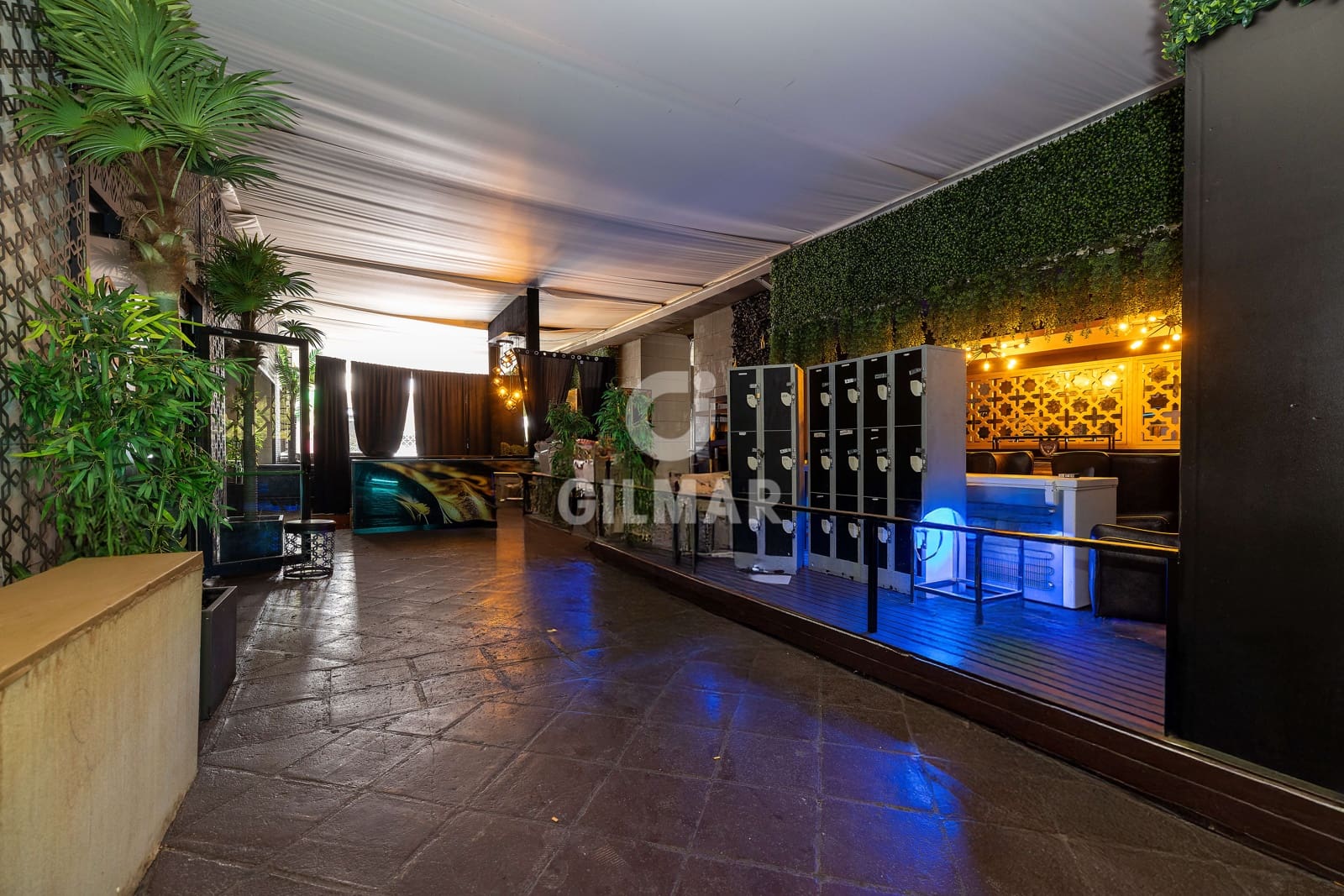 Erhverv til salg i Puerto Banus - € 4.800.000 (Ref: 9747404)