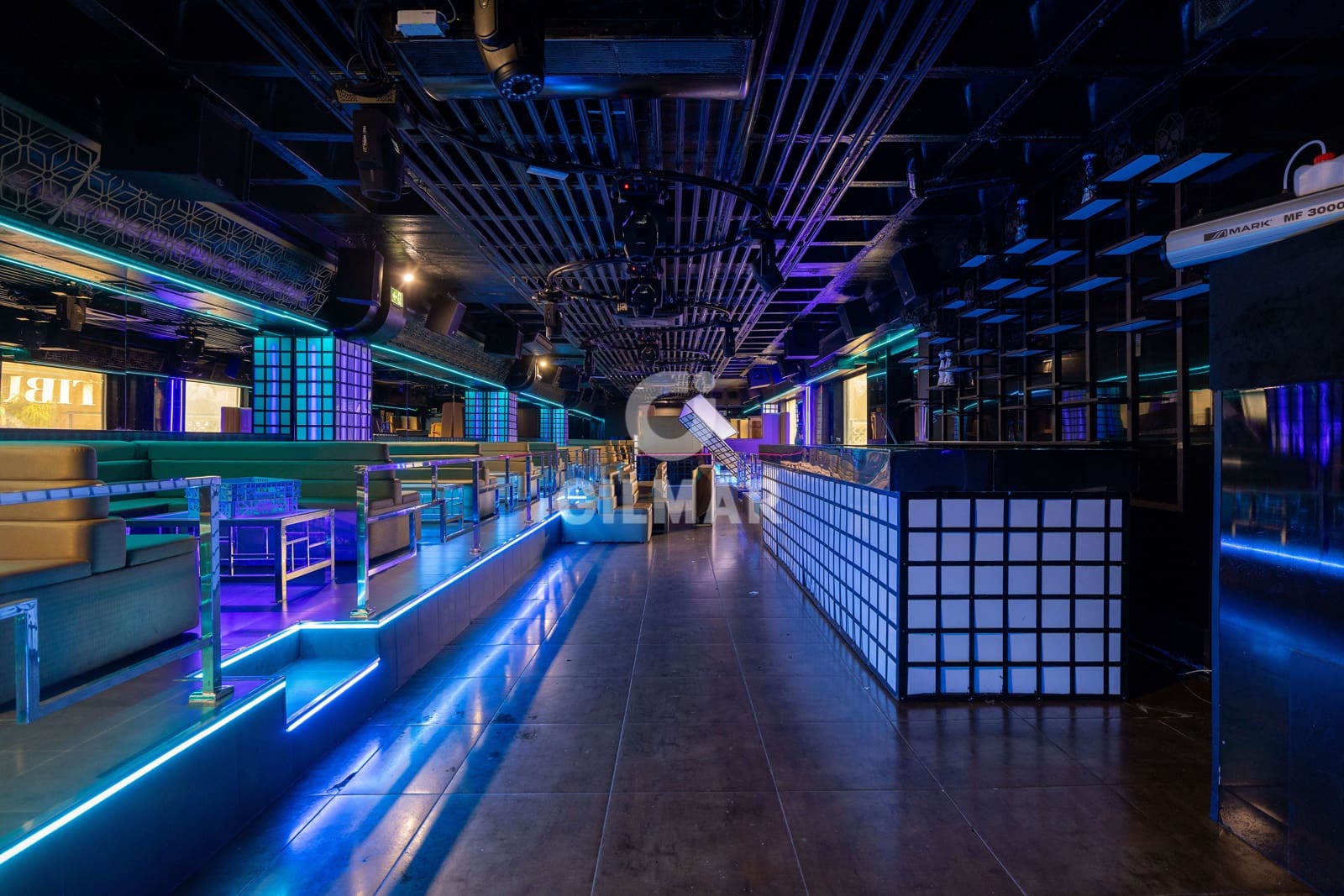 Erhverv til salg i Puerto Banus - € 4.800.000 (Ref: 9747404)