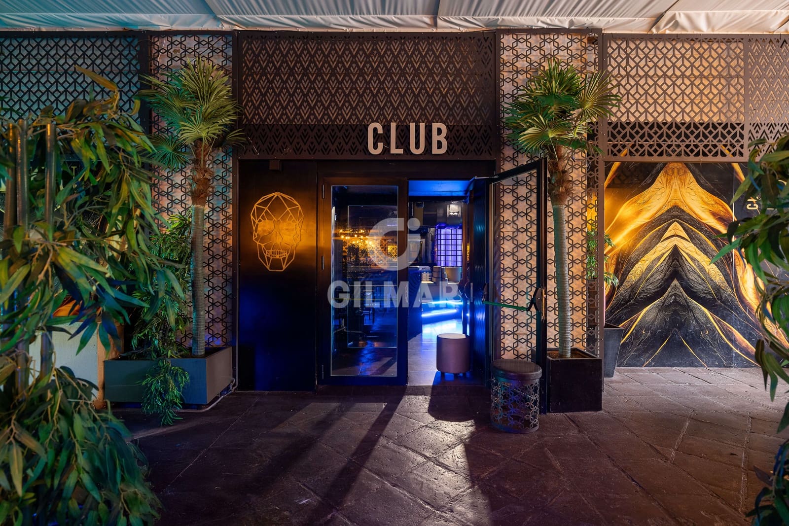 Erhverv til salg i Puerto Banus - € 4.800.000 (Ref: 9747404)