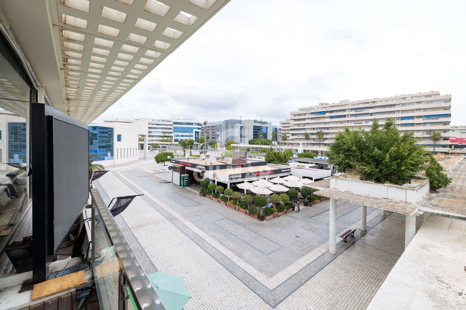 Erhverv til salg i Puerto Banus - € 4.800.000 (Ref: 9747404)