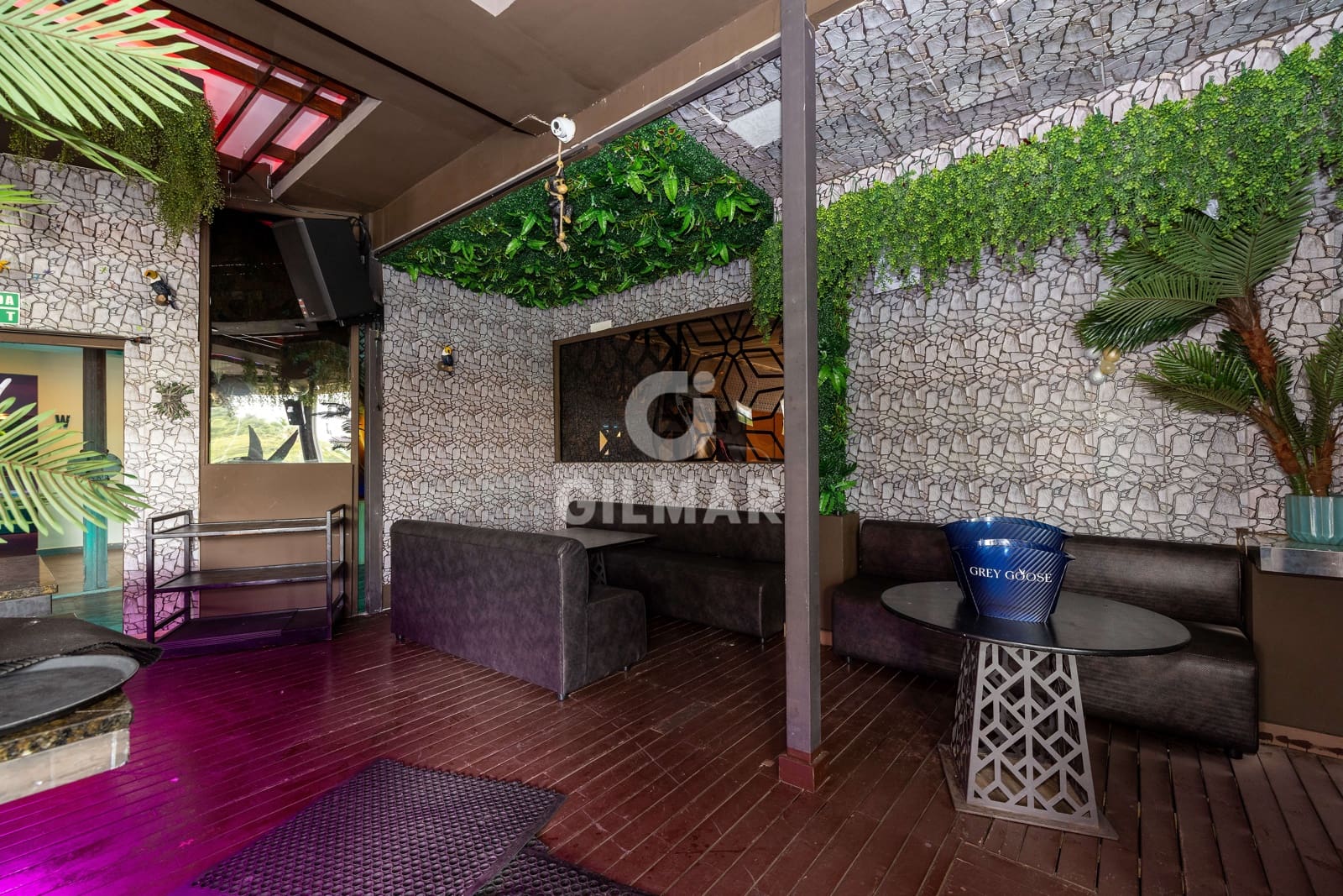 Erhverv til salg i Puerto Banus - € 4.800.000 (Ref: 9747404)