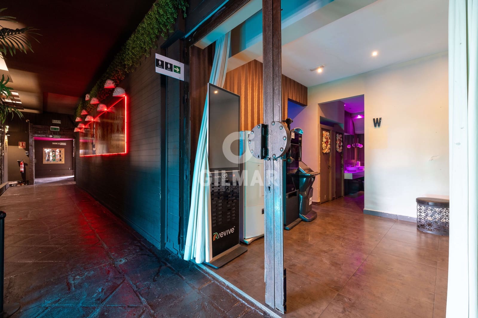 Erhverv til salg i Puerto Banus - € 4.800.000 (Ref: 9747404)