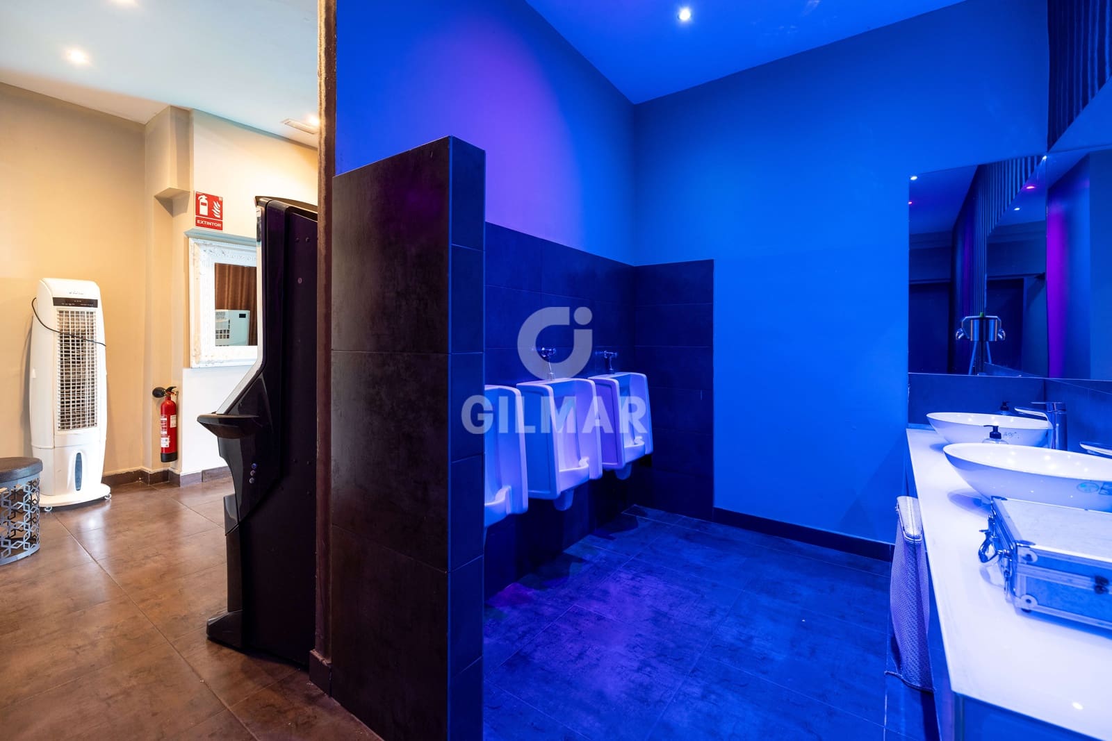 Erhverv til salg i Puerto Banus - € 4.800.000 (Ref: 9747404)