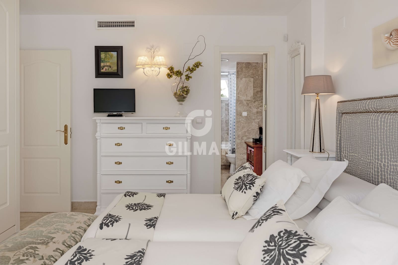 3 Zimmer Doppelhaus zu verkaufen in Nueva Andalucia mit Pool Garage - 749.000 € (Ref: 9747406)