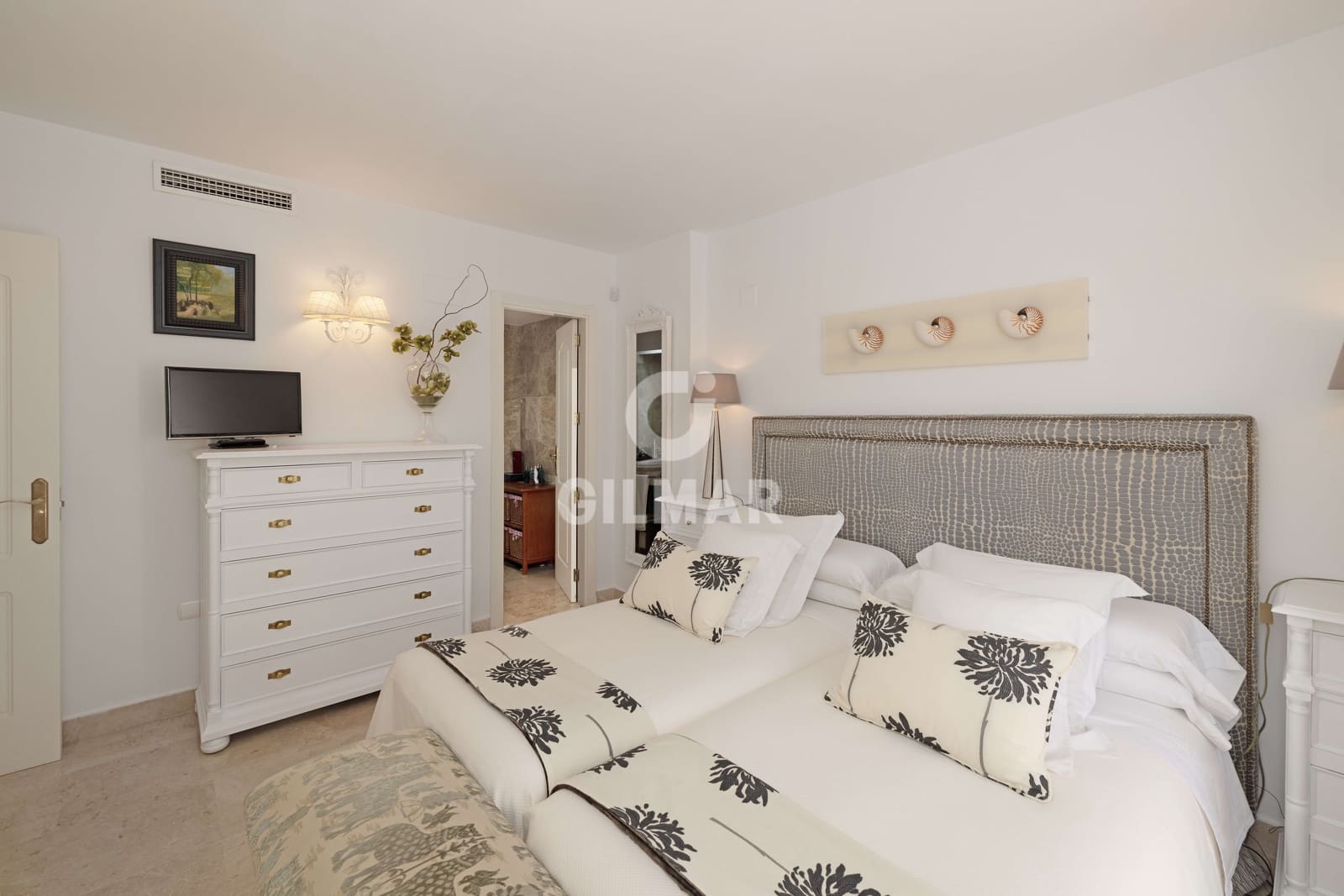 3 Zimmer Doppelhaus zu verkaufen in Nueva Andalucia mit Pool Garage - 749.000 € (Ref: 9747406)