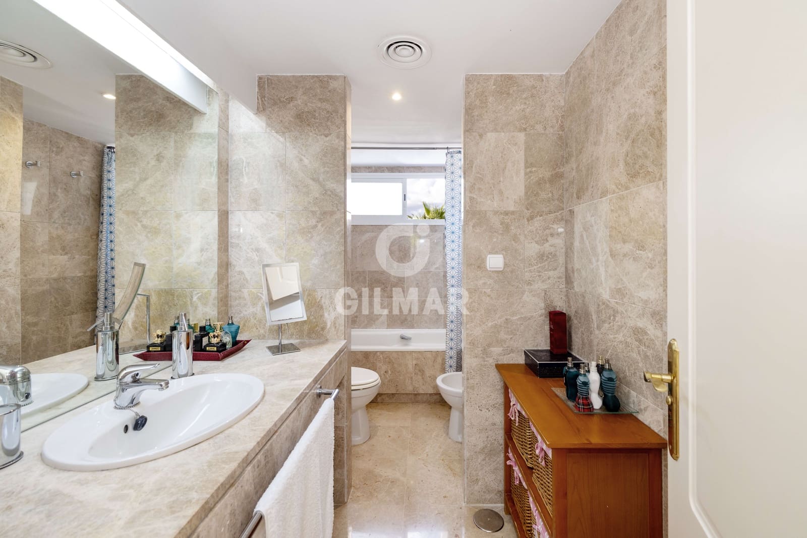 3 Zimmer Doppelhaus zu verkaufen in Nueva Andalucia mit Pool Garage - 749.000 € (Ref: 9747406)