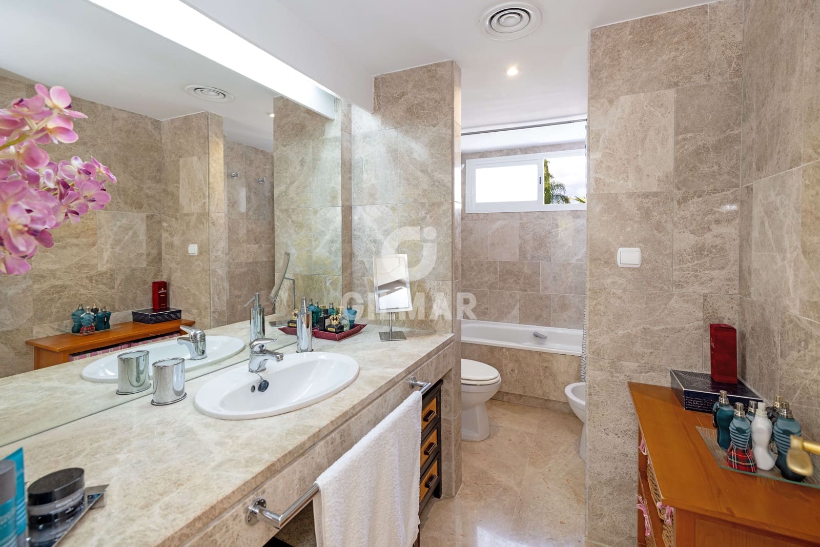 3 Zimmer Doppelhaus zu verkaufen in Nueva Andalucia mit Pool Garage - 749.000 € (Ref: 9747406)