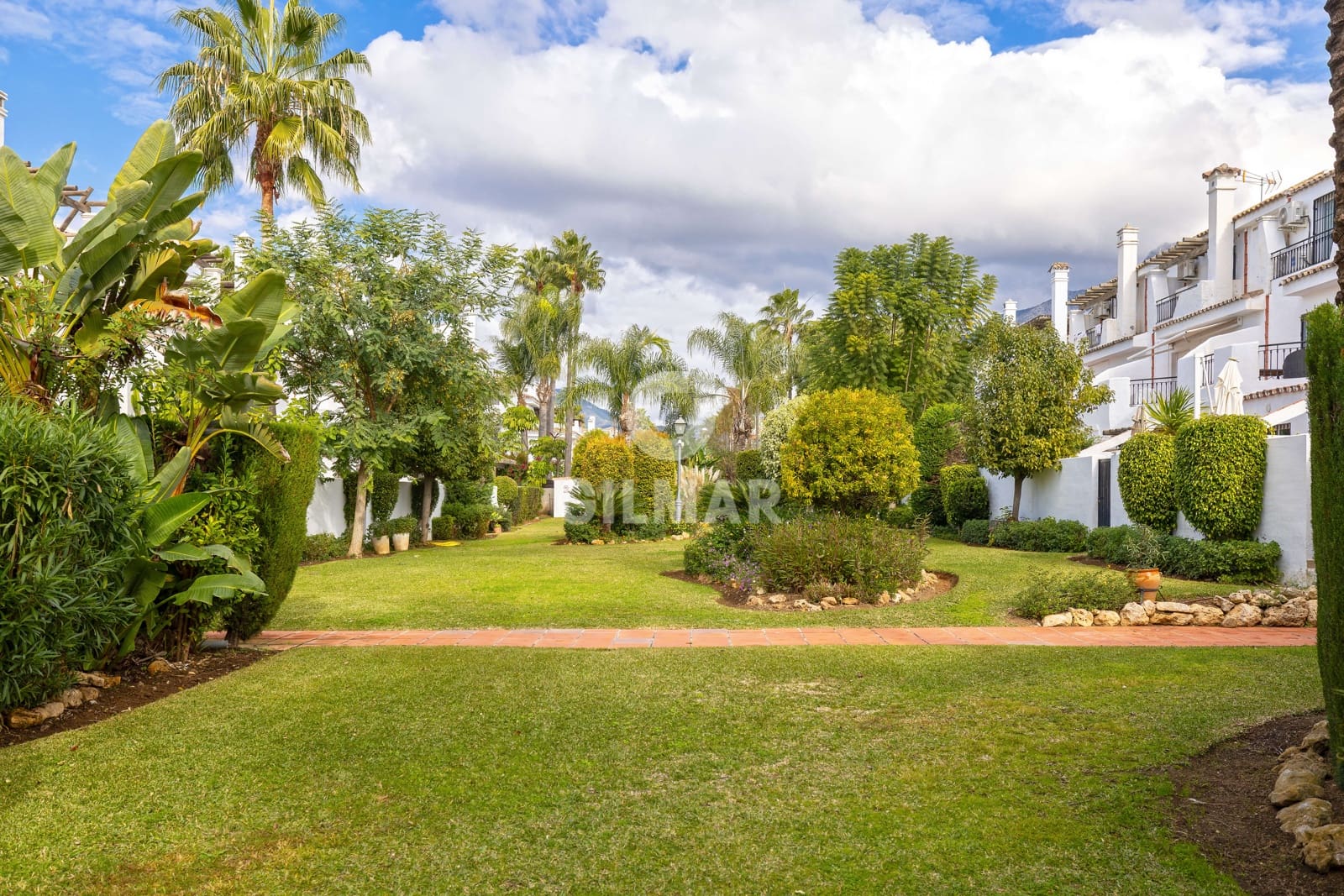 3 Zimmer Doppelhaus zu verkaufen in Nueva Andalucia mit Pool Garage - 749.000 € (Ref: 9747406)