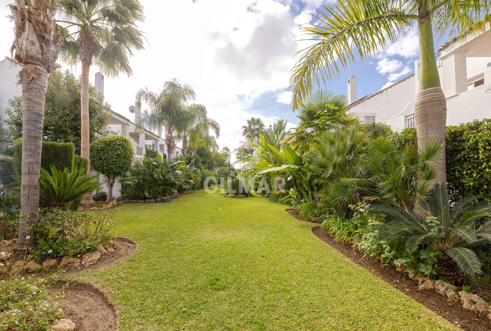 3 Zimmer Doppelhaus zu verkaufen in Nueva Andalucia mit Pool Garage - 749.000 € (Ref: 9747406)