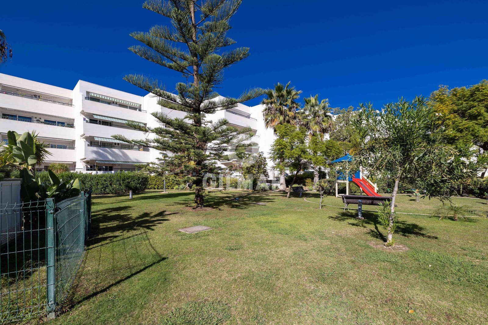 2 soveværelse Lejlighed til salg i San Pedro de Alcantara med swimmingpool garage - € 435.000 (Ref: 9747407)