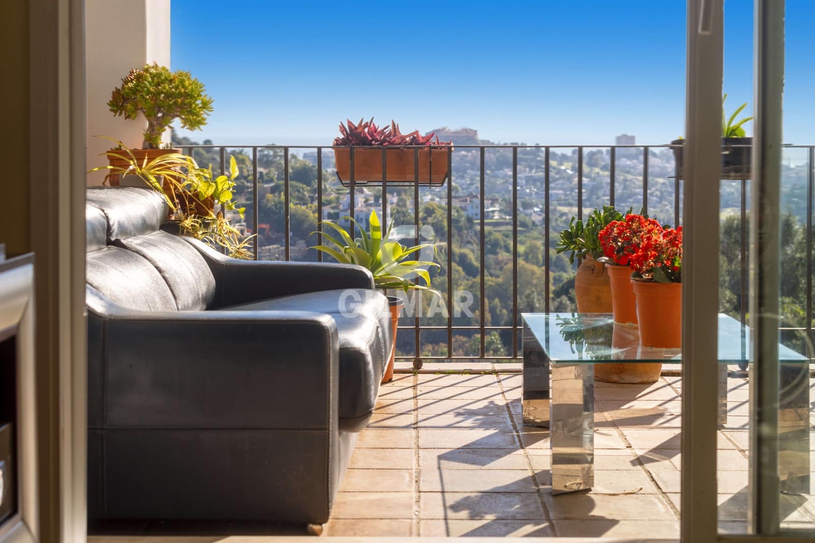 2 bedroom Flat for sale in La Quinta with pool garage - € 480,000 (Ref: 9747408)