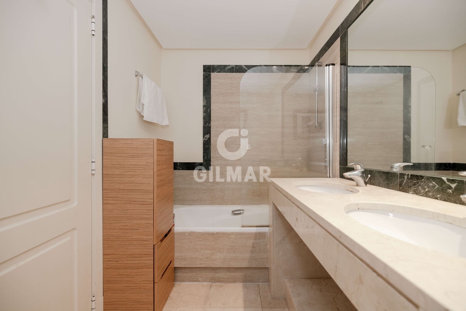 2 bedroom Flat for sale in La Quinta with pool garage - € 480,000 (Ref: 9747408)