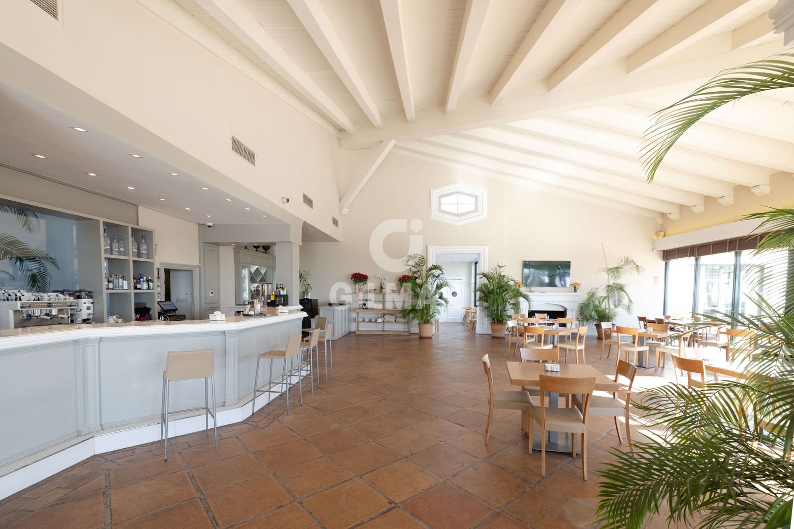 2 bedroom Flat for sale in La Quinta with pool garage - € 480,000 (Ref: 9747408)