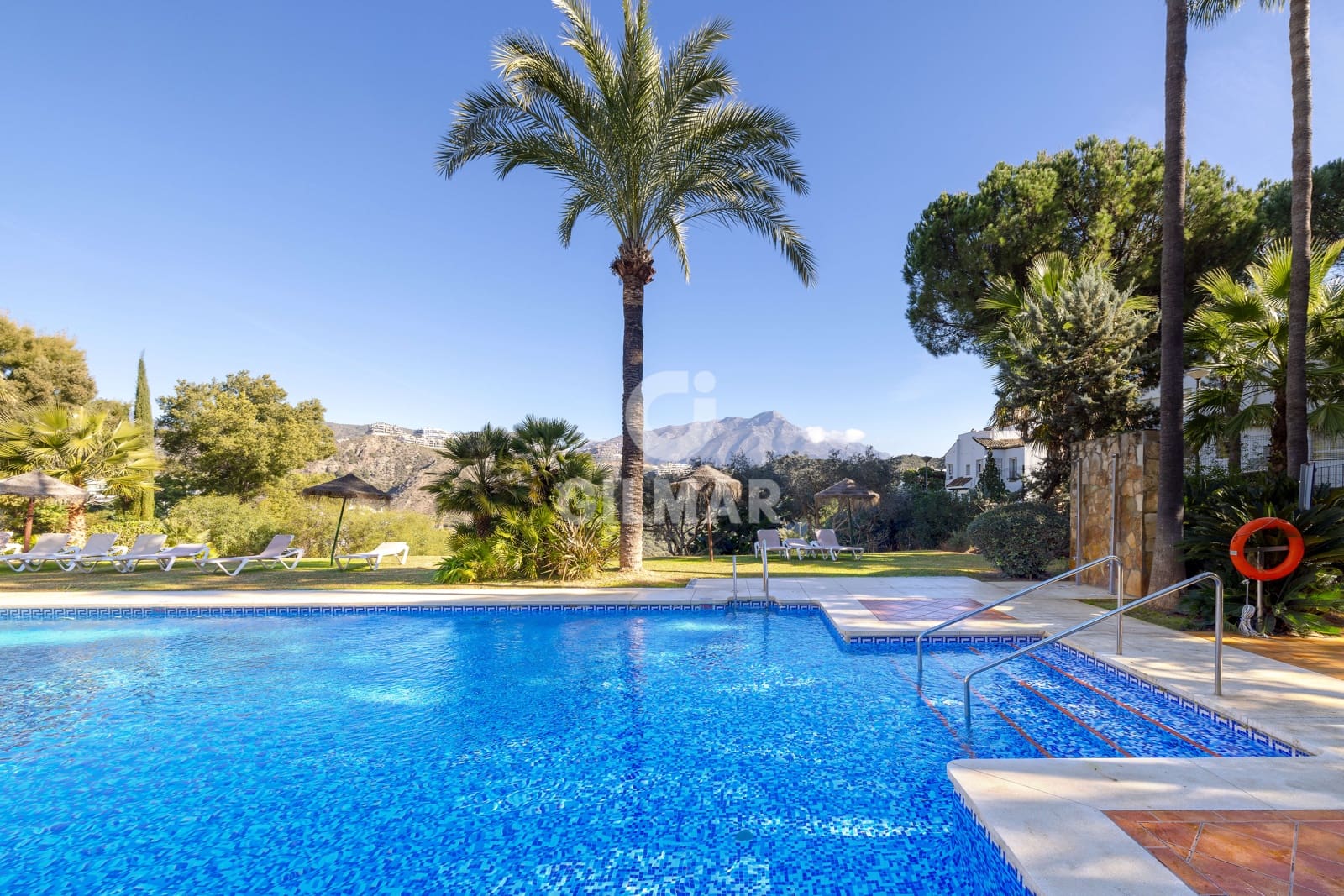 2 bedroom Flat for sale in La Quinta with pool garage - € 480,000 (Ref: 9747408)