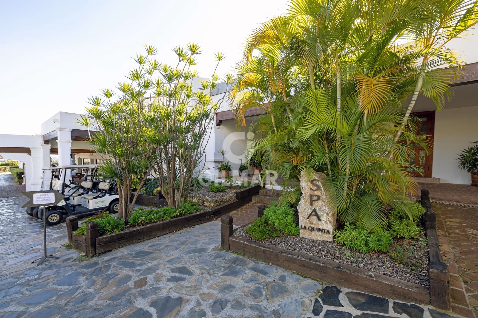 2 bedroom Flat for sale in La Quinta with pool garage - € 480,000 (Ref: 9747408)