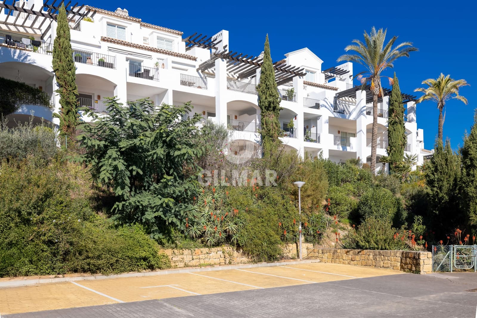 2 bedroom Flat for sale in La Quinta with pool garage - € 480,000 (Ref: 9747408)