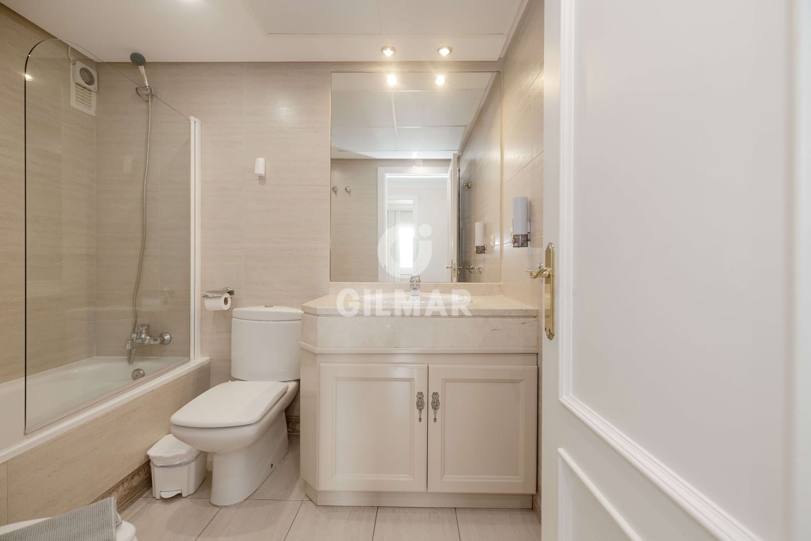 2 Zimmer Wohnung zu verkaufen in Puerto Banus mit Pool Garage - 595.000 € (Ref: 9747413)