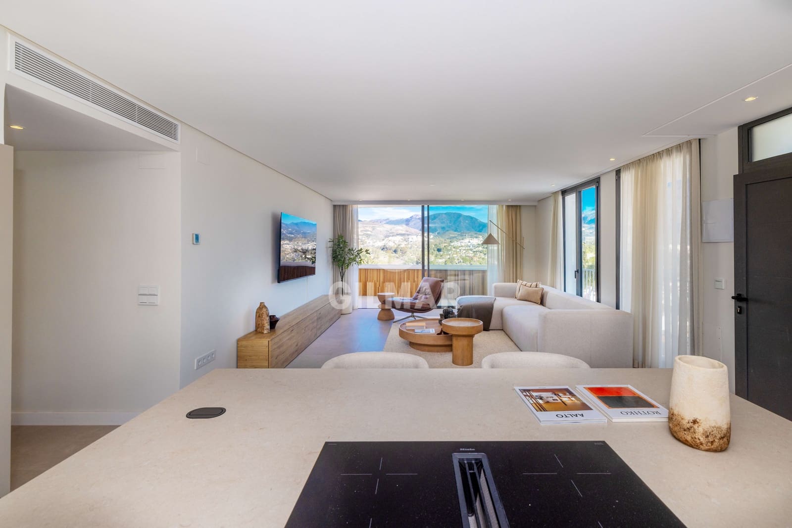 2 soverom Leilighet til salgs i Nueva Andalucia med svømmebasseng garasje - € 890 000 (Ref: 9747416)