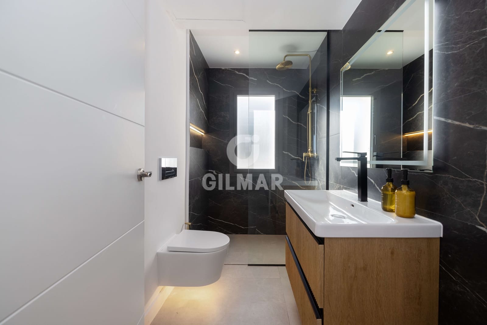 2 soverom Leilighet til salgs i Nueva Andalucia med svømmebasseng garasje - € 890 000 (Ref: 9747416)