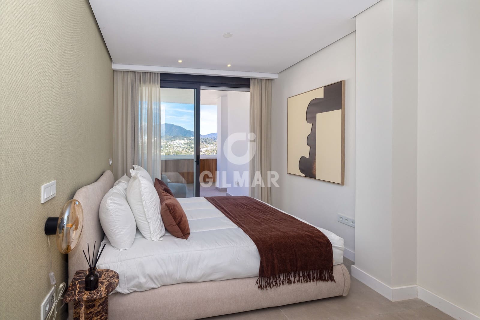 2 soverom Leilighet til salgs i Nueva Andalucia med svømmebasseng garasje - € 890 000 (Ref: 9747416)